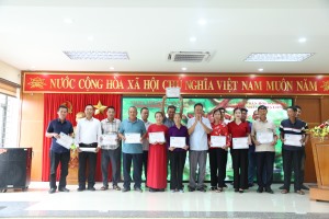 Tổng kết lớp huấn luyện nông dân nòng cốt quản lý dịch hại tổng hợp trên cây ăn quả tại xã Thống Nhất