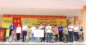 Chương trình “Cùng em đến trường” tại xã Kỳ Thượng