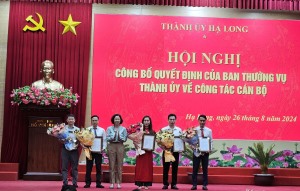 Công bố các Quyết định của BTV Thành ủy và UBND thành phố về công tác cán bộ