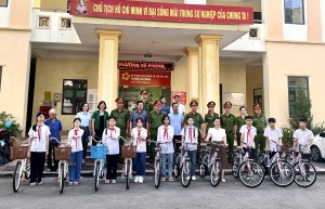 Chương trình “Cùng em đến trường”