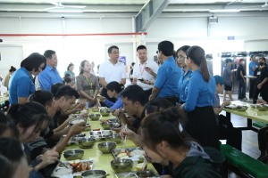 “Bữa cơm Công đoàn” – Gắn kết đoàn viên, người lao động 