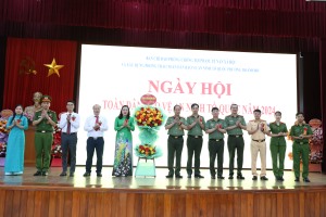 Ngày hội điểm toàn dân bảo vệ an ninh Tổ quốc phường Hoành Bồ
