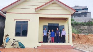 Phường Hà Khẩu: Bàn giao nhà cho hộ khó khăn
