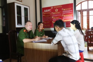 Công an phường Bãi Cháy: Lập biên bản với đối tượng có hành vi lợi dụng mưa bão để trục lợi