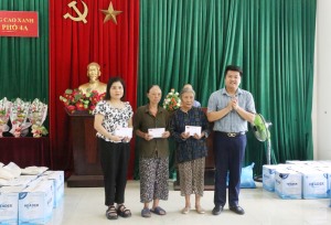 Phường Cao Xanh hỗ trợ 98 hộ dân bị ảnh hưởng nặng do bão số 3