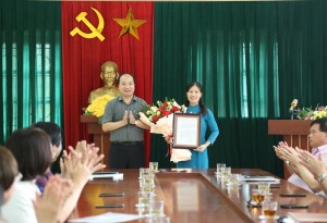 Trao Quyết định của BTV Thành ủy về công tác cán bộ tại Hội LHPN thành phố