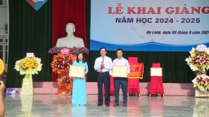 Đồng chí Bí thư Thành uỷ dự khai giảng năm học mới tại trường THPT Chuyên Hạ Long