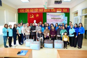 Thành đoàn Hạ Long: Khám bệnh, cấp thuốc miễn phí cho người dân xã Dân Chủ