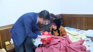 Đồng chí Nguyễn Ngọc Sơn, Phó Chủ tịch UBND thành phố thăm, chúc thọ các cụ tròn 100 tuổi