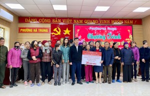 Phường Hà Trung: Tổ chức tặng 100 suất quà tết cho hộ có hoàn cảnh khó khăn