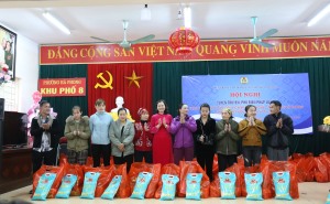 LĐLĐ thành phố tặng quà Tết cho đoàn viên nghiệp đoàn nghề cá cơ sở