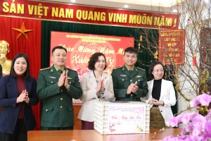 Đồng chí Phó Bí thư Thường trực Thành ủy thăm, chúc Tết cán bộ, chiến sĩ 