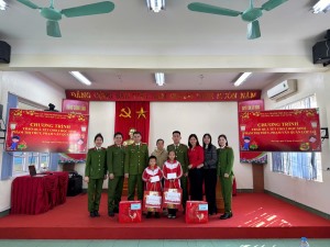 Công an TP Hạ Long lan toả nghĩa tình với chương trình đỡ đầu trẻ em có hoàn cảnh đặc biệt
