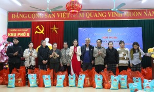 Tết sớm cho đoàn viên, người lao động