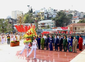 TP Hạ Long đặt vòng hoa, dâng hương các liệt sỹ trước lễ giao quân năm 2025