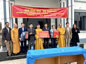 Trao nhà Đại đoàn kết cho 3 hộ gia đình có hoàn cảnh khó khăn