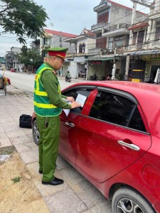 Tăng cường xử phạt ô tô dừng đỗ sai quy định