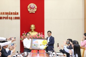 Đoàn công tác TP Thủ Đức trao đổi kinh nghiệm về lập, quản lý quy hoạch đô thị tại TP Hạ Long