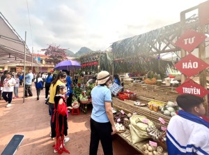 Hội chợ quảng bá sản phẩm Quảng Ninh tại trường TH&THCS Vũ Oai
