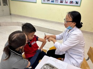 Phường Hà Khánh: tiếp tục đẩy nhanh tiêm chủng vắc xin phòng, chống bệnh sởi