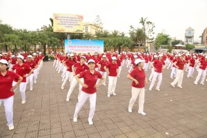 Giao lưu dân vũ, dưỡng sinh kỷ niệm 50 năm ngày Giải phóng miền Nam