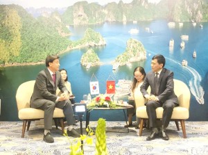 Chủ tịch UBND thành phố Hạ Long Nguyễn Tiến Dũng tiếp đoàn công tác thành phố Gwangju (Hàn Quốc)