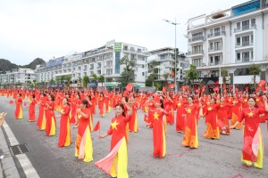 Chương trình “Phụ nữ Hạ Long - Vũ điệu bên bờ di sản”