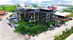 Ẩm thực Hạ Long thu hút khách du lịch.