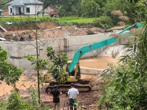 Nỗ lực đưa nước sạch về xã vùng cao.