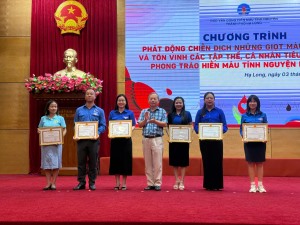 Hạ Long tôn vinh, khen thưởng 6 tập thể, 29 cá nhân hiến máu tình nguyện.